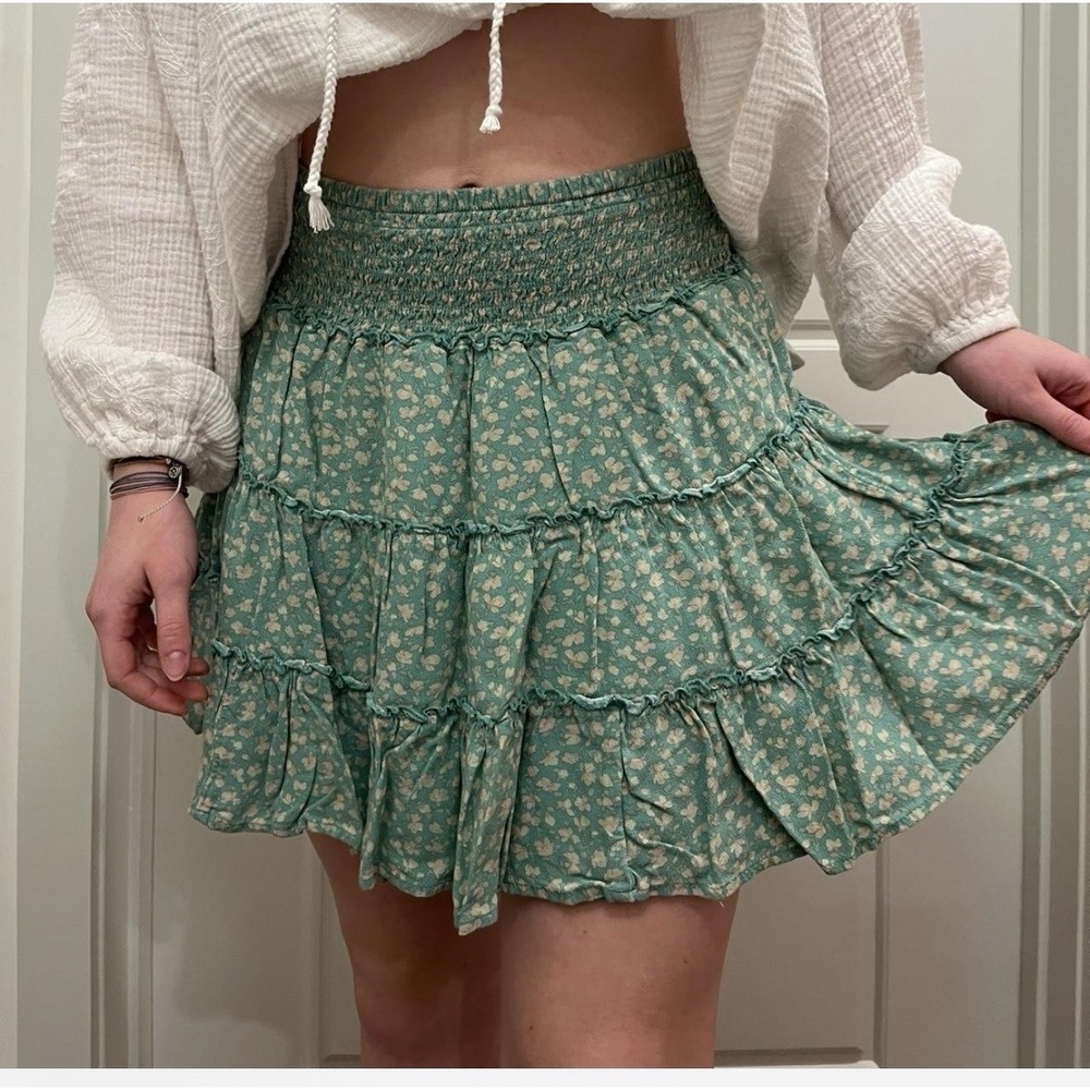 American‎ Eagle Womens Mini Skirt Green Floral Tiered Size XS Smocked Waist Boho